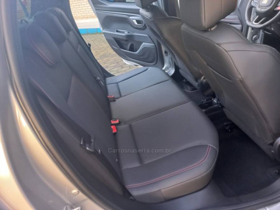 FIAT - STRADA - 2025/2025 - Prata - R$ 132.990,00