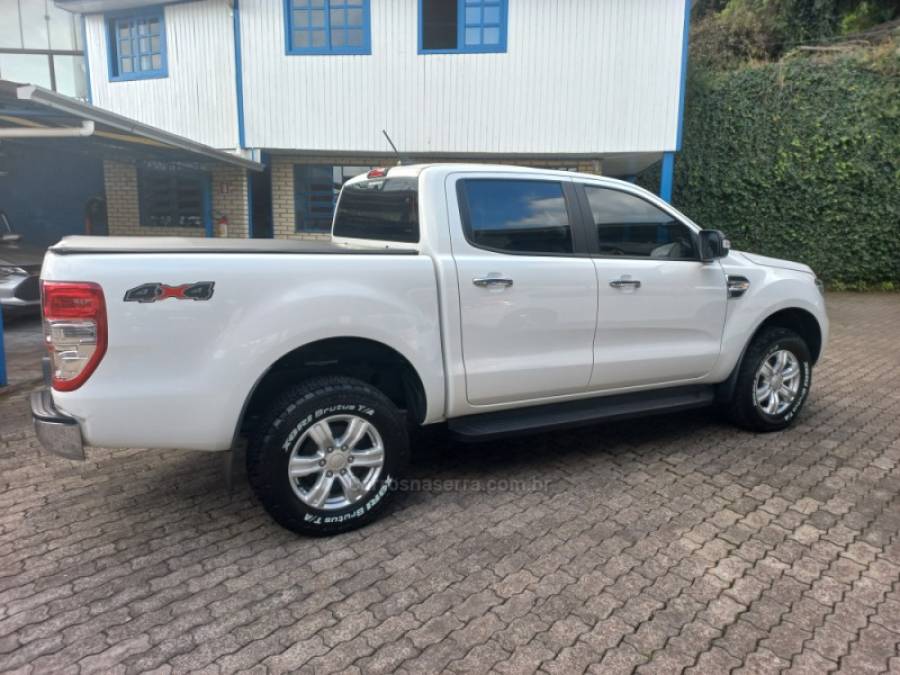 FORD - RANGER - 2022/2022 - Branca - R$ 175.000,00