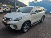 TOYOTA - HILUX SW4 - 2018/2019 - Branca - R$ 239.900,00
