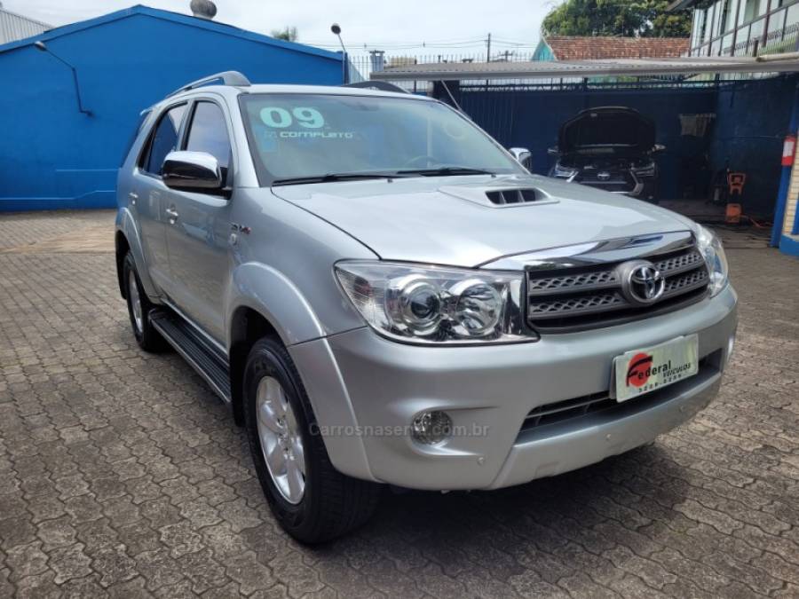 TOYOTA - HILUX SW4 - 2009/2009 - Prata - R$ 109.900,00